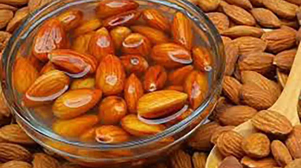 بادام خیس خورده مقوی تر از بادام خشک