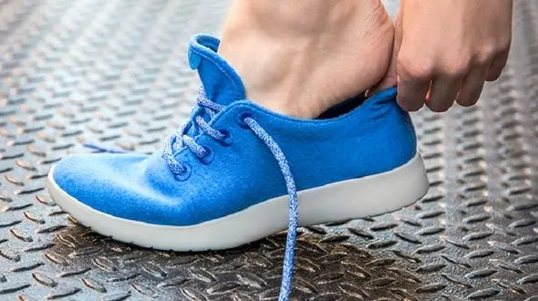 بدون جوراب کفش بپوشید می میرید!