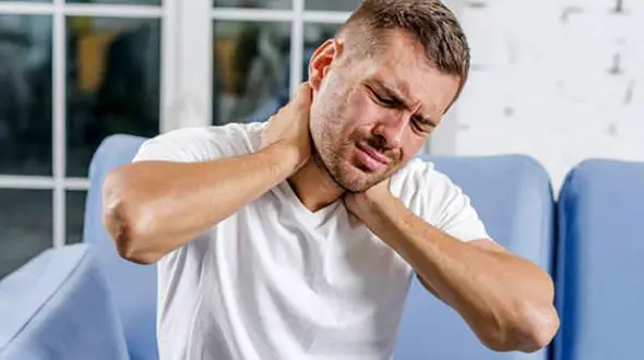 مضرات شکستن قولنج گردن و انگشتان