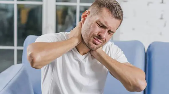 مضرات شکستن قولنج گردن و انگشتان