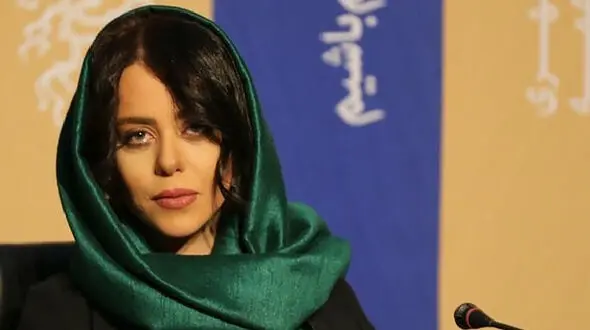 سلفی دم صبحی الهام اخوان با چشمانی رنگی پر از کامیابی
