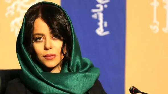 سلفی دم صبحی الهام اخوان با چشمانی رنگی پر از کامیابی