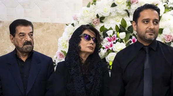 فیلم / نگاهی به حضور بازیگران و هنرمندان در مراسم ختم بهروز رضوی برادر عاطفه رضوی؛از نرگس محمدی تا آزیتا حاجیان و فاطمه مهاجرانی سخنگوی دولت