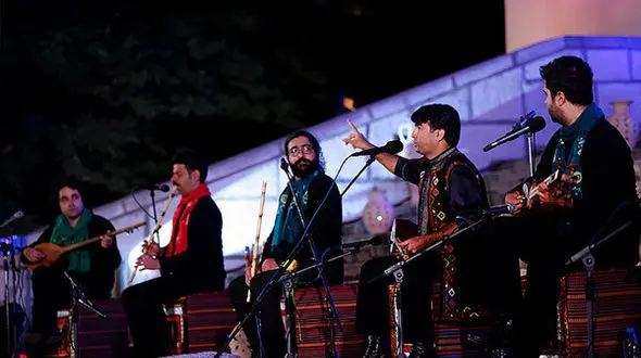 شما تنها خواننده‌هایی هستید که نیاز به مجوز ندارید +عکس