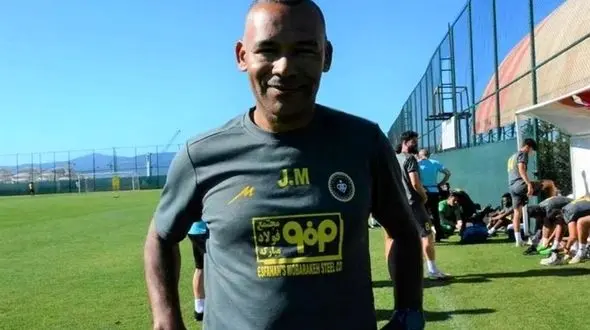 تصویری عجیب از سرمربی پرتغالی سپاهان در لیورپول+ عکس