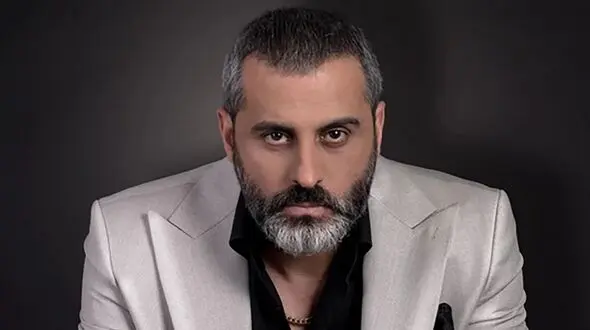 قابی عاشقانه از آقای بازیگر مشهور در کنار همسر و پسرش 