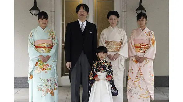اخراج دختر امپراتور ژاپن از کاخ بخاطر ازدواج  با یک کارگر ساده+ عکس