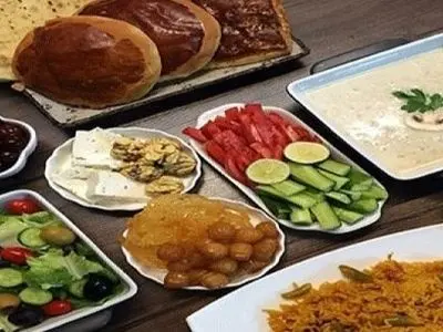 چه غذاهایی برای سحری و افطاری مناسب هستند؟