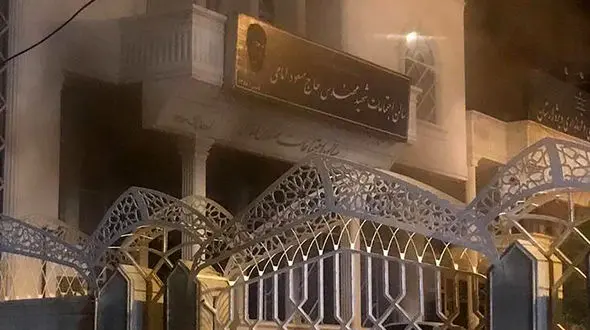 ساختمان فرمانداری آتش گرفت + عکس و جزئیات