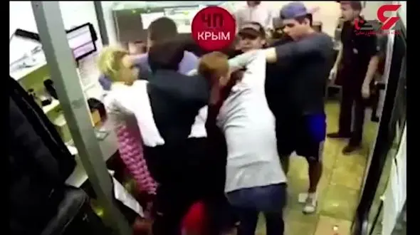 فیلم درگیری و گیس و گیس کشی در مصاحبه کاری / در خارج از کشور رخ داد+ فیلم 