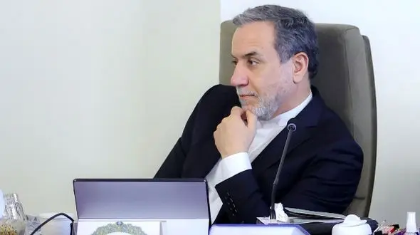 تخریب عراقچی توسط تندروهای داخلی با انتشار تصویر جعلی از مجله ایتالیایی! + عکس