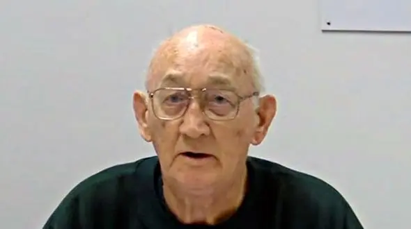 میلیاردر شدن کودک 9 ساله پس از بی عفت شدن توسط یک روحانی / استرالیا+ عکس
