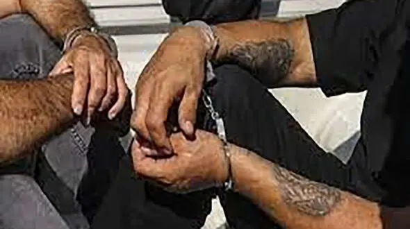 بازداشت زورگیر خشن خیابان نامجو / با قمه به سوژه ها حمله می کرد