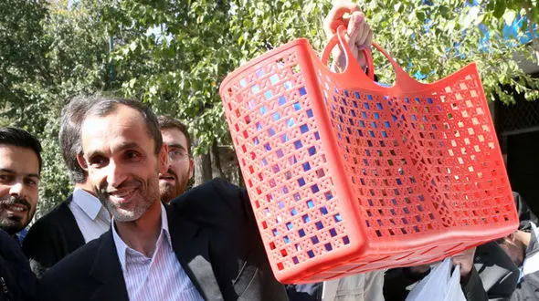 آخرین وضعیت بقایی در زندان / او در زندان لب به غذا نزده است 