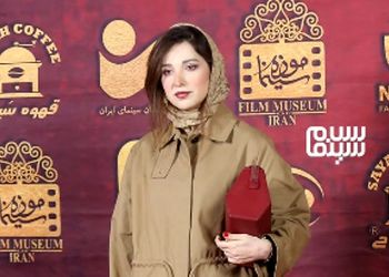فیلم/ روشنک گرامی : دختر ایرانی نماد شجاعت،قدرت و امیده، بهشون افتخار می کنم/ این شعر شاملو رو امروز زیاد بخونین خیلی می چسبه