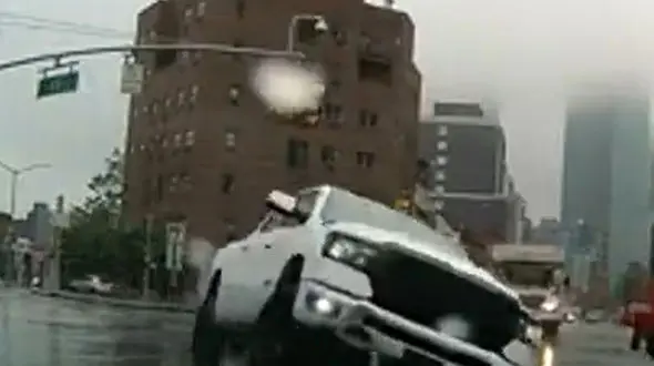 از فروریختن پل چینی تا حادثه رانندگی زیر باران