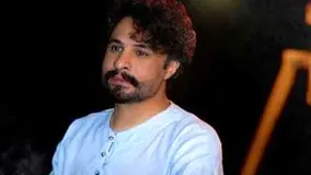 فیلم بی قراری و گریه راغب در مراسم تشییع حمید هیراد