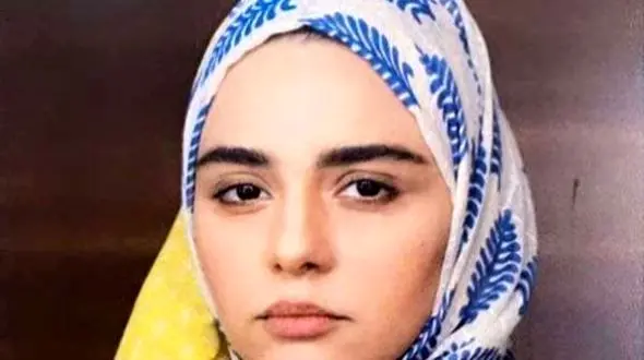 رونمایی از دکوراسیون شیک و خاص خانه مینو آذرمگین؛ زهره سریال “احضار” / تزئینات منزل خانم بازیگر با آباژورهای ایستاده