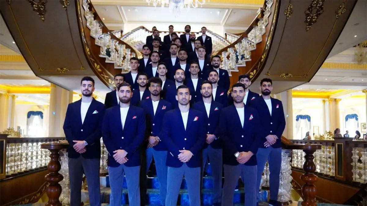 بدرقه تیم ملی پیش از سفر به مکزیک برای جام جهانی 2026 / ملی پوشان این بار در کت شلوار رسمی + عکس