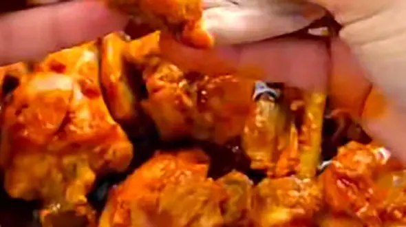 یه  مرغ نرم و آبدار، بدون نیاز به فر درست کن + فیلم