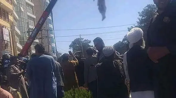 ناگفته های اعدام 4 افغان در ملاعام توسط طالبان / جزئیات اتهام + عکس