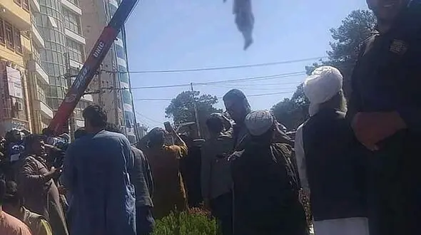 ناگفته های اعدام 4 افغان در ملاعام توسط طالبان / جزئیات اتهام + عکس
