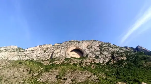 چین خوردن زمین در سوادکوه و شکل گیری یک غار / تخریب غار در ادامه فعالیت معادن شن و ماسه