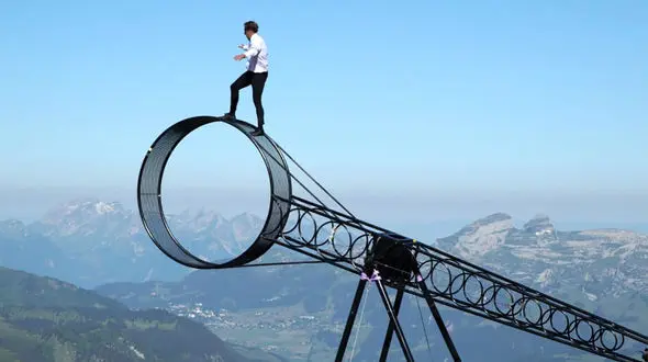 بازی مرگ و زندگی در ارتفاعات آلپ + فیلم و عکس