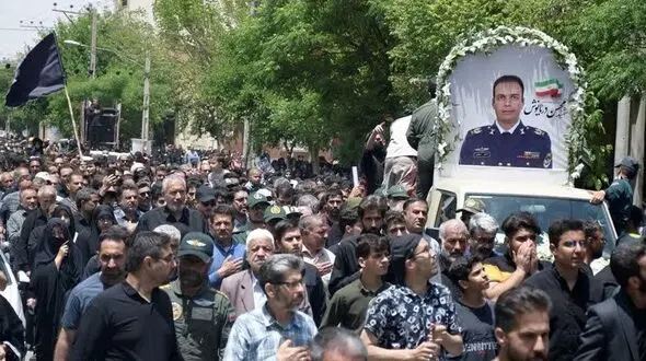 گزارش تصویری حماسه مردم نجف آباد در تشییع پیکر شهید دریانوش