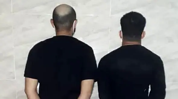 دستگیری 2 جوان به خاطر کتک زدن مادر شهید انصاری +  عکس