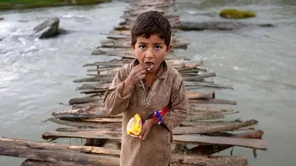 ثروتمند محترم اول مالیاتت را بپرداز بعد منتقد مدیریت اقتصاد باش!/ ضعف مالیات ستانی عامل فقر روزانه کارگران