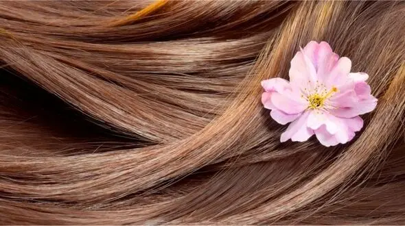 موهایی سالم و درخشان با این تکنیک ها در حمام 