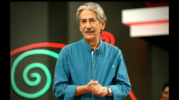 تیتراژ خاطره‌انگیز و نوستالژیک زیر گنبد کبود در خندوانه با حضور آقای حکایتی +فیلم