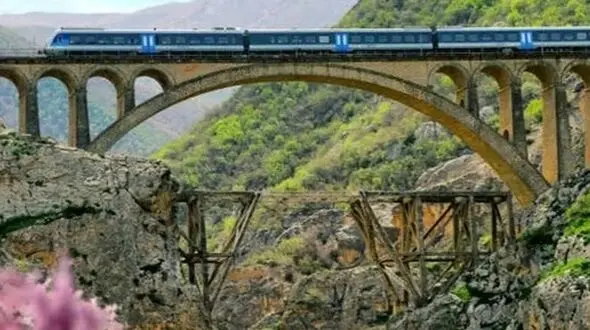 دو چهره زیبای ایران