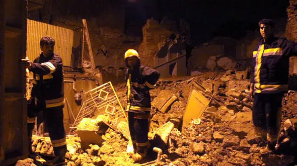 گرفتاری شهروند 40 ساله زیر آوار / در کاشان رخ داد