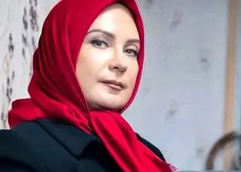 استایل متفاوت لعیا زنگنه در پشت‌صحنه کازابلانگا باکت جین / پیرنشو ترین خانم بازیگر ایرانی در 60 سالگی!