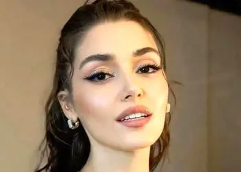 هانده ارچل در مهمانی سال نو طلایی پوشید / استایل کریسمسی خاص و چشم نواز زیباترین زن مسلمان جهان!