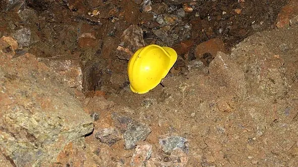 دفن شدن 2 معدنچی در  ریزش معدن  مهاباد/  تلاش نجاتگران ادامه دارد