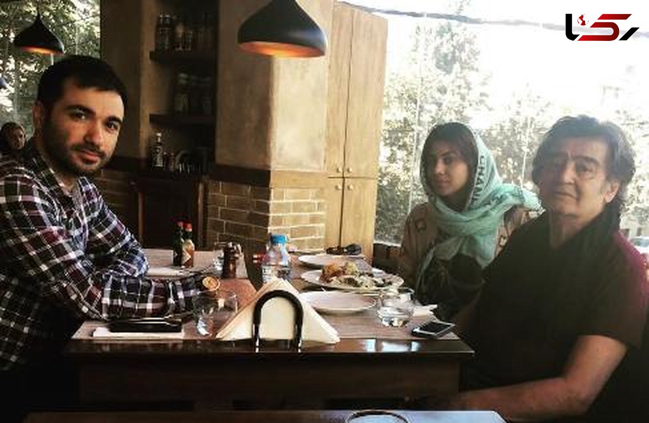 عکس رضا رویگری و همسرش در یک رستوران 