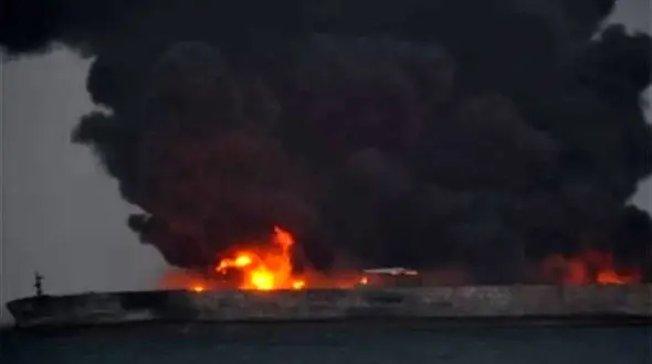 کمک نیروی دریایی آمریکا برای جستجوی ۳۲ مفقود نفتکش ایرانی