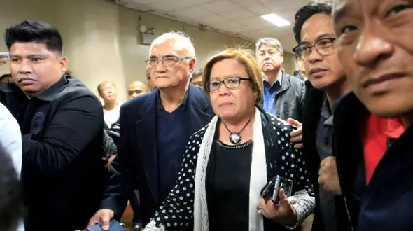 بازداشت این سناتور منتقد حکومت به جنجال بزرگ تبدیل شد