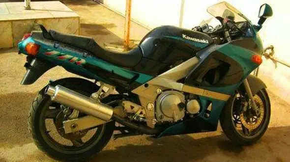 ردیابی موتورسیکلت میلیونی قاچاق در دیر  + عکس 