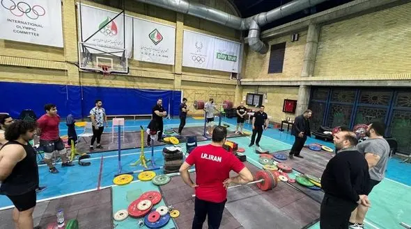 بازدید انوشیروانی و سلیمی از تمرینات ملی پوشان وزنه برداری 