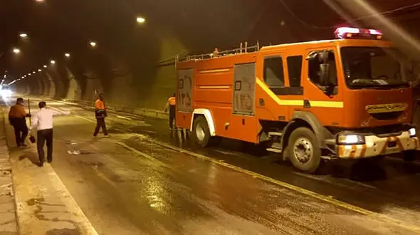 عکس / مهار آتش‌سوزی در تونل شماره یک جاده اردبیل - سرچم