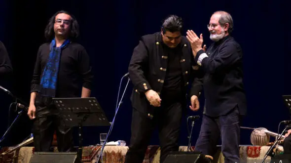 سالار عقیلی به روی صحنه رفت