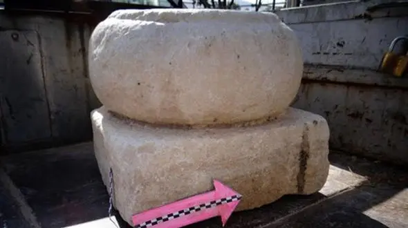  کشف ستون تاریخی ساسانی‌ در یک خانه‌