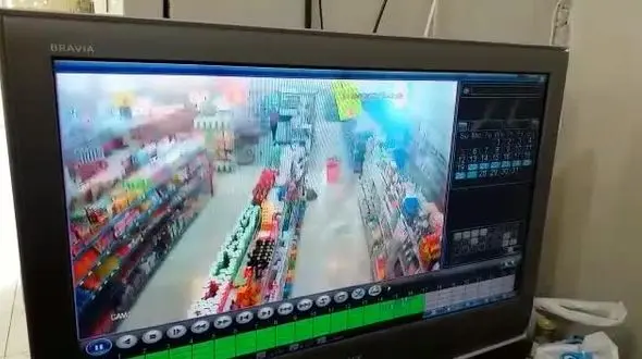 زمین لرزه قشم / ترک خوردگی برخی دیوارها و شکستن شیشه ها + فیلم