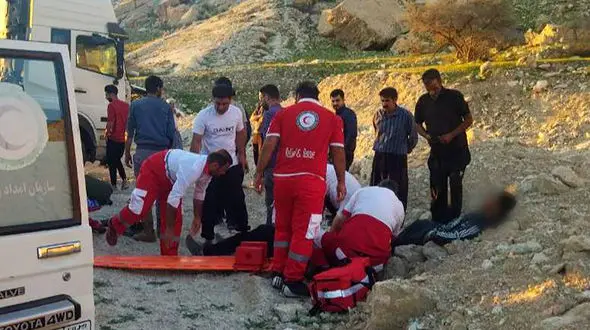 تصادف تریلی با پراید در محور دهلران به مهران با ۵ مصدوم