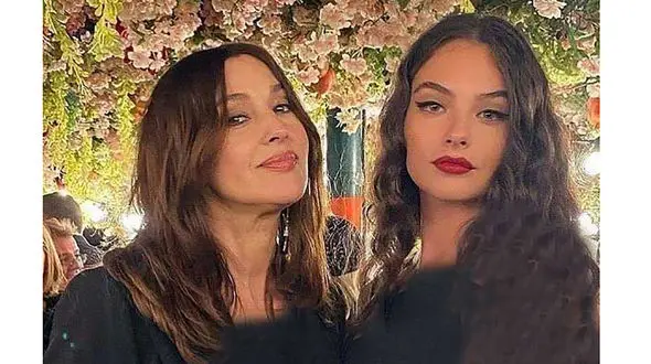 زیبایی دختر مونیکا بلوچی روی دست مادرش زد ! + فیلم زیباترین مادر و دختر جهان !