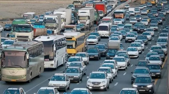 ترافیک سنگین اما روان در محورهای کرمانشاه / اوج بازگشت زوار اربعین + فیلم 